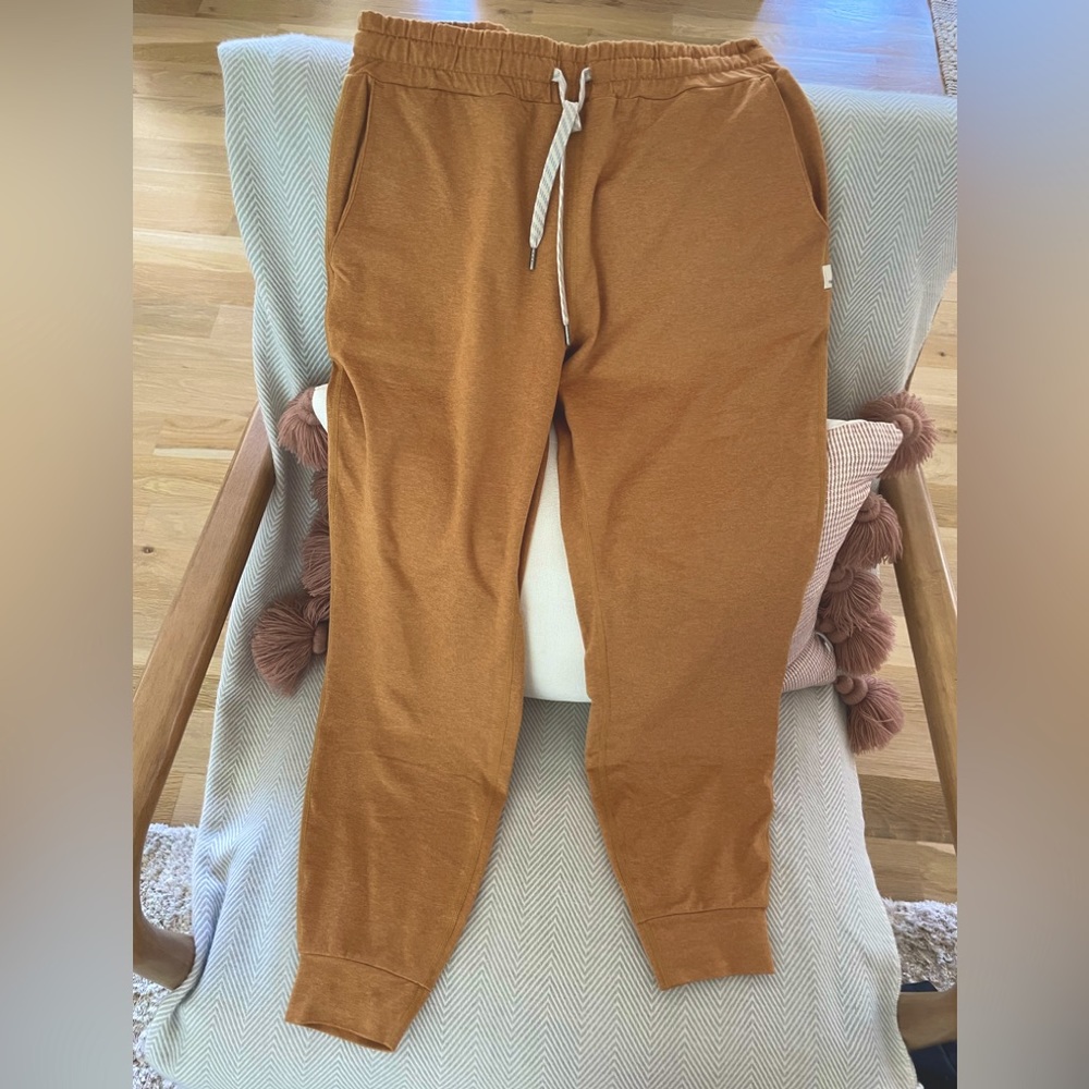 Vuori Performance Joggers Women’s XS mustard color
